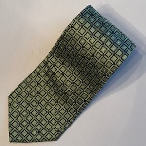 Izod Green 100% Silk Men’s Preppy Foulard Necktie 60" L - 3 1/2" W Geometric